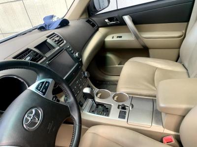 2012款，2013.12月上牌的汉兰达2.7L白色7座，7.5万公里卖多少合适？