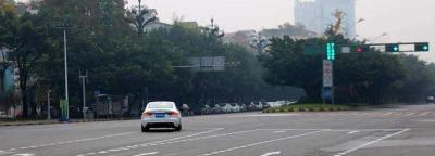 一般转弯方向盘打多少？路口左转一般打一圈还是半圈