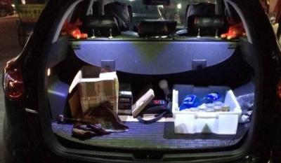 后备箱的灯可以关闭吗