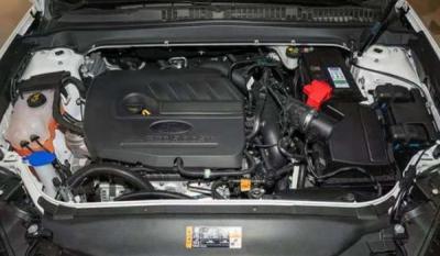 福特蒙迪欧空气滤芯在哪里 引擎舱右下角黑色管道旁