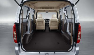 五菱宏光s和五菱宏光v哪款车好 五菱宏光s配置丰富(五菱宏光v空间大载客能力强)