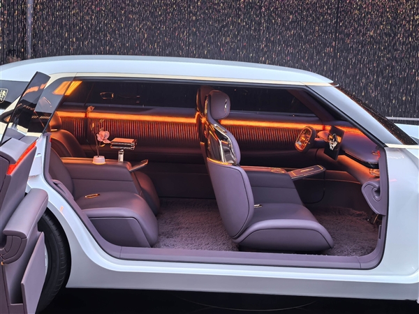 前布加迪设计师打造 上汽荣威“明珠”亮相：平民版劳斯莱斯