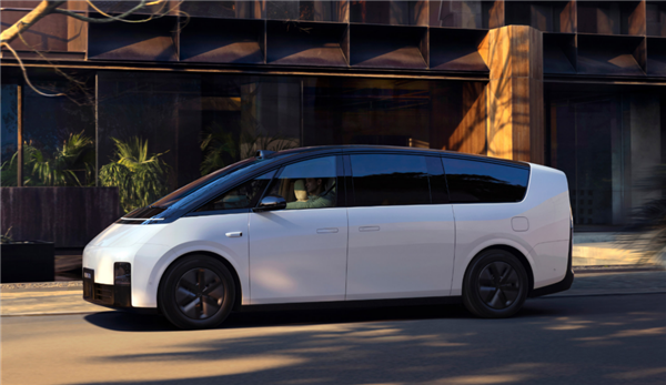 可对坐聊天吃饭娱乐工作！李想官宣理想MEGA Home家庭特别版