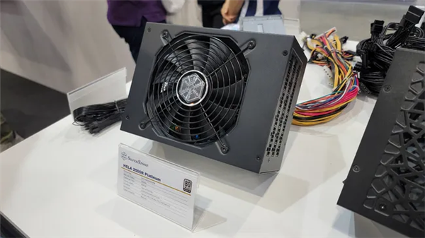 带3块RTX 5090没压力！银昕推出2500Rz电源：4组12V-2×6供电
