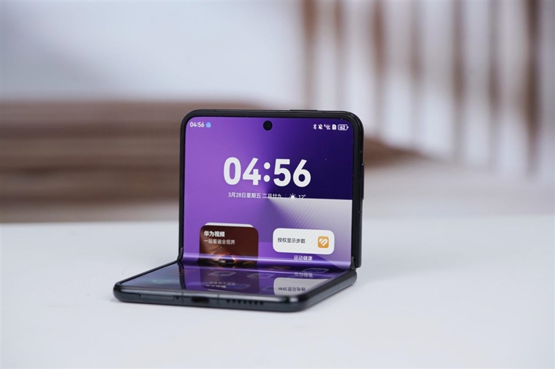 首款16:10阔折叠有毒！华为Pura X评测：男女通吃 让人上头 