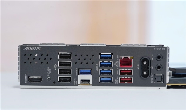 锐龙9000甜品座驾！技嘉B850M AORUS PRO WIFI7主板图赏