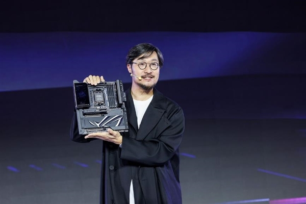 三剑齐发 华硕主板新品惊艳ROG DAY 2025