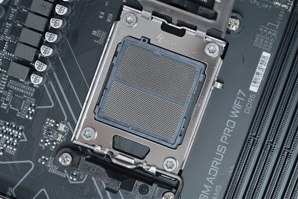 锐龙9000甜品座驾！技嘉B850M AORUS PRO WIFI7主板图赏