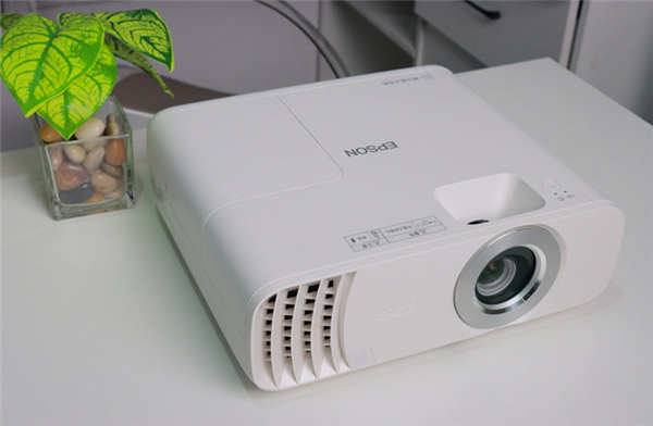 2025年618投影仪推荐：客厅投影仪3000-8000元全价位解析