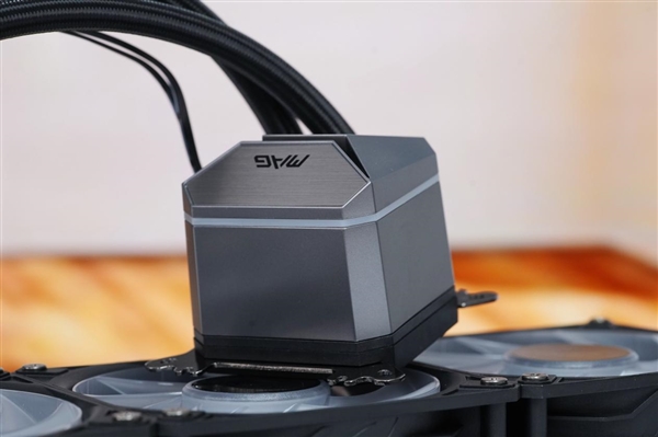 微星CORELIQUID A15 360一体式水冷散热器图赏