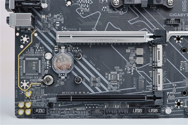 锐龙9000甜品座驾！技嘉B850M AORUS PRO WIFI7主板图赏