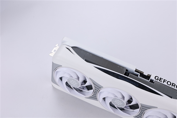 快拆新时代——影驰50系列星曜显卡一体式磁吸上盖全面解析