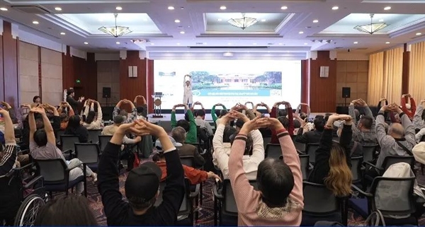 中国首例帕金森病患者接受自体干细胞移植治疗：效果不错