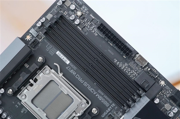 锐龙9000甜品座驾！技嘉B850M AORUS PRO WIFI7主板图赏