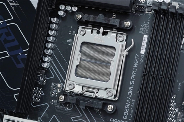 锐龙9000甜品座驾！技嘉B850M AORUS PRO WIFI7主板图赏