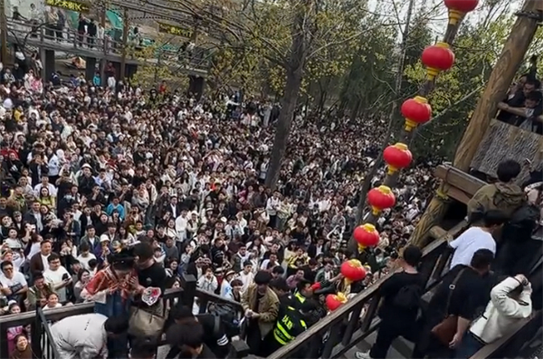 有游客高呼退票 开封万岁山武侠城景区致歉：称遭遇恶意刷票