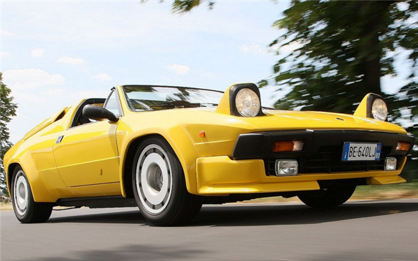 经典翻灯设计回归！MG Cyber X亮相：布加迪设计师亲手打造