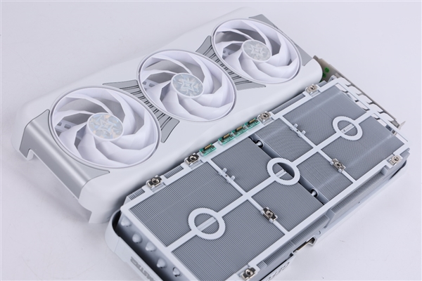 快拆新时代——影驰50系列星曜显卡一体式磁吸上盖全面解析