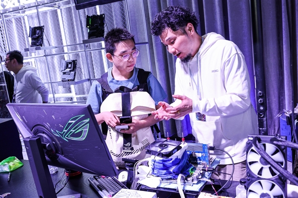 湘聚金字塔！华硕主板引爆ROG DAY 2025信仰狂欢