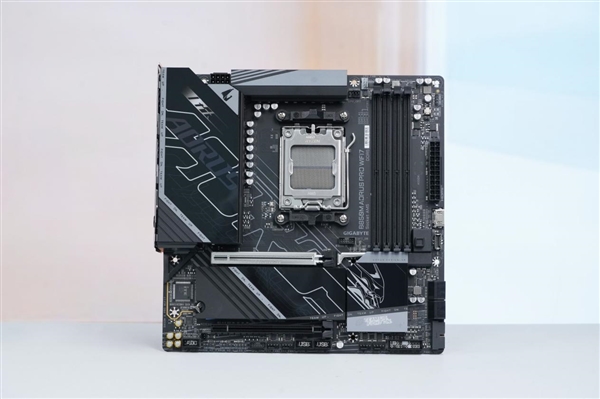 锐龙9000甜品座驾！技嘉B850M AORUS PRO WIFI7主板图赏