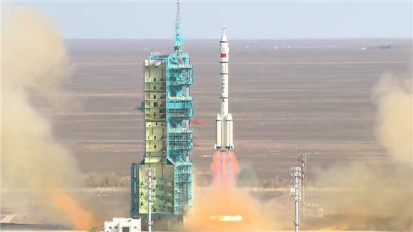 神舟二十号载人飞船发射：长征二号F火箭安全性高达0.99996！软硬件100％国产