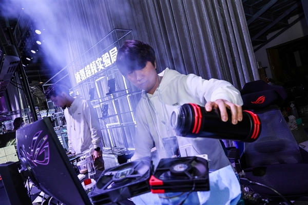 液氮超频+AI创作 华硕主板引领ROG DAY新玩法