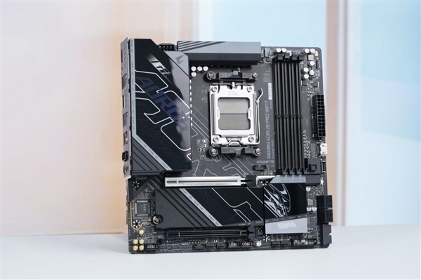 锐龙9000甜品座驾！技嘉B850M AORUS PRO WIFI7主板图赏