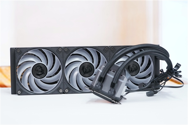 微星CORELIQUID A15 360一体式水冷散热器图赏