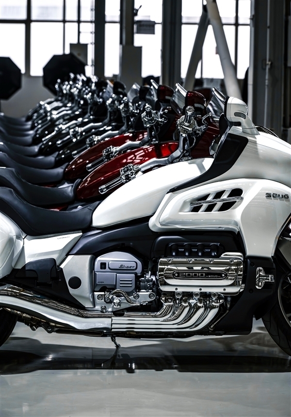 警用涂装帅爆！长城八缸灵魂摩托“入编”了