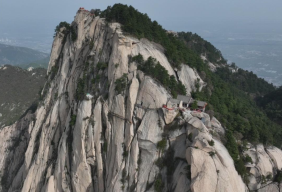 海拔2160米！华山长空栈道更换钢索安全升级