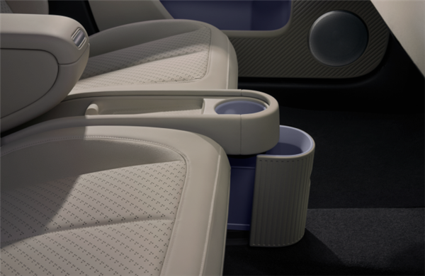 同级唯一支持换电！蔚来萤火虫正式上市：整车11.98万起售