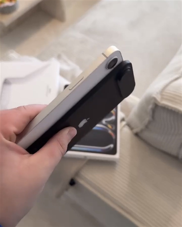 史上最薄的苹果手机！iPhone 17 Air机模上手