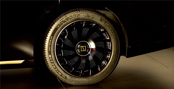 国产最强超豪华MPV 极氪009光辉典藏版亮相：用了3克24K纯金