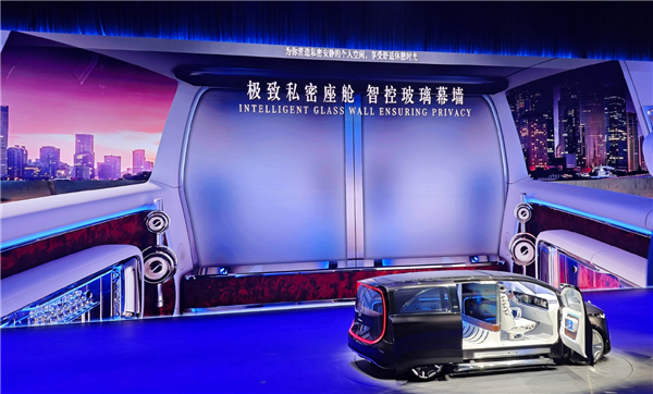 独创蝴蝶形状方向盘：奔驰纯电豪华MPV概念车全球首发