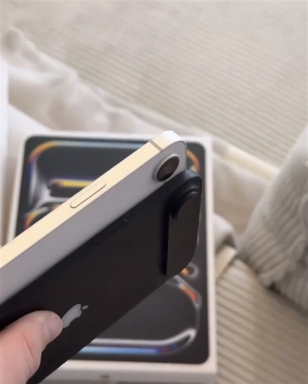 史上最薄的苹果手机！iPhone 17 Air机模上手