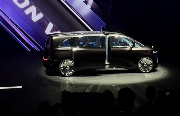 独创蝴蝶形状方向盘：奔驰纯电豪华MPV概念车全球首发