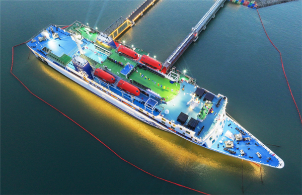 全国首例船式靠岸海上休闲旅游设施启用：52间客房 酒吧咖啡全都有