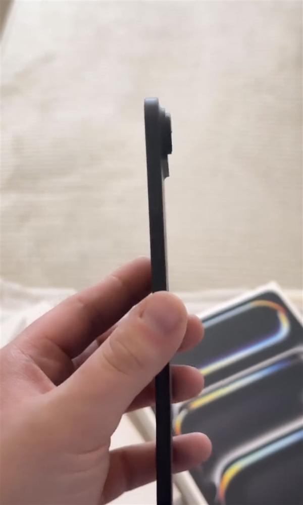 史上最薄的苹果手机！iPhone 17 Air机模上手