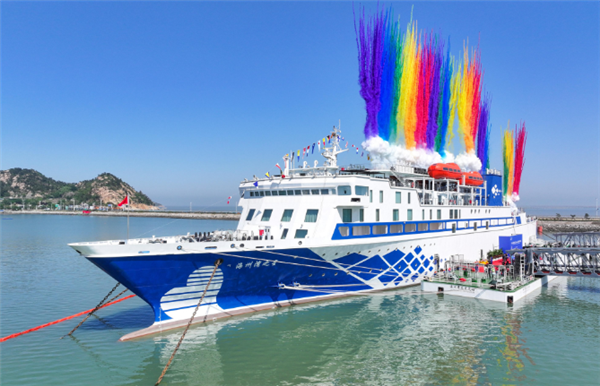 全国首例船式靠岸海上休闲旅游设施启用：52间客房 酒吧咖啡全都有