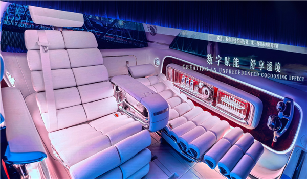 独创蝴蝶形状方向盘：奔驰纯电豪华MPV概念车全球首发