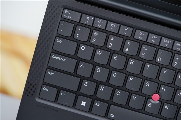 经典小红帽设计！联想ThinkPad E14 2025图赏