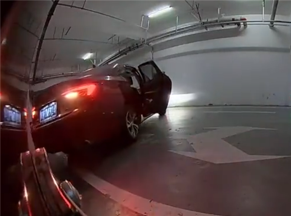 理想L6停车位上两次被撞 哨兵模式拍下全过程：能把人气笑