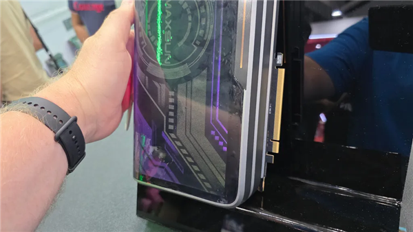 设计完全不拘一格！铭瑄展示RGB液冷RXT 50概念显卡