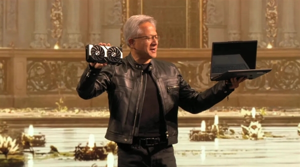 黄仁勋重磅演讲：Q3推出下一代GB300 将向合作者授权NVLink技术