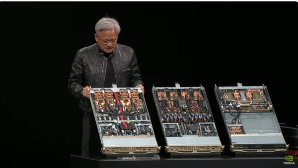黄仁勋重磅演讲：Q3推出下一代GB300 将向合作者授权NVLink技术