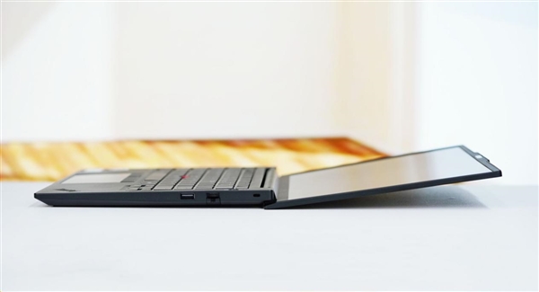 经典小红帽设计！联想ThinkPad E14 2025图赏