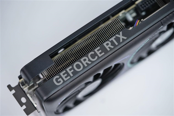 第四代电竞之心！铭瑄RTX 5070 iCraft OC 12G图赏