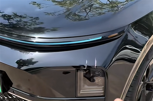 理想L6停车位上两次被撞 哨兵模式拍下全过程：能把人气笑