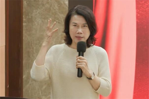 孟羽童发文证实破冰：时隔两年 收到了来自前老板的微信 