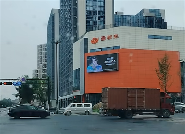 请明星站台、被胖东来寄律师函！“胖都来”半夜改名“盈都来”